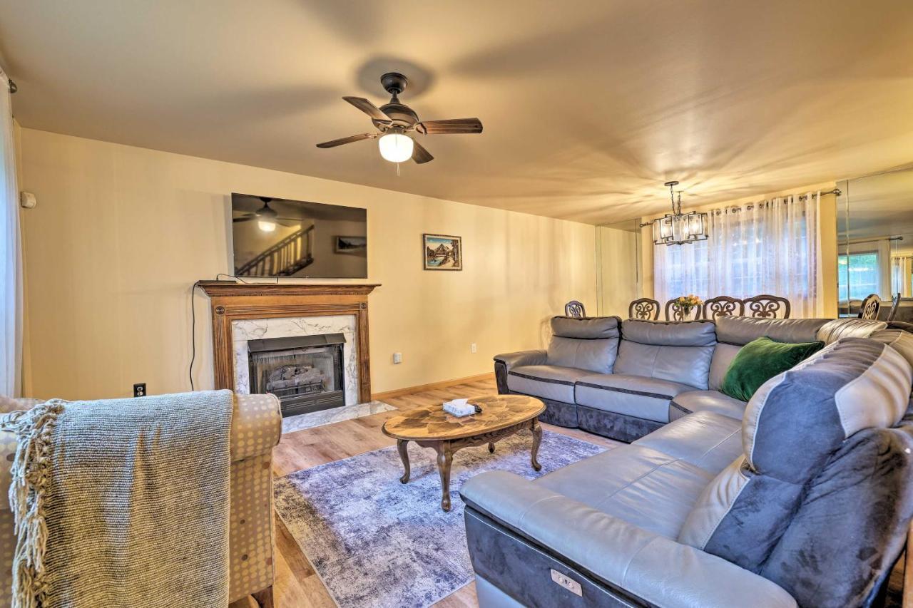 Spacious Tobyhanna Home With Lake Access And Fire Pit! מראה חיצוני תמונה