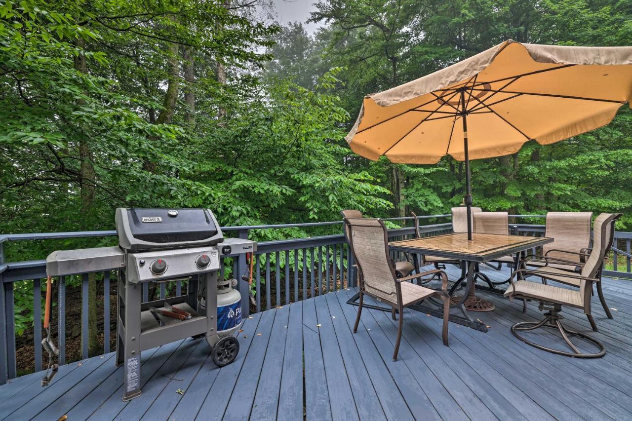 Spacious Tobyhanna Home With Lake Access And Fire Pit! מראה חיצוני תמונה