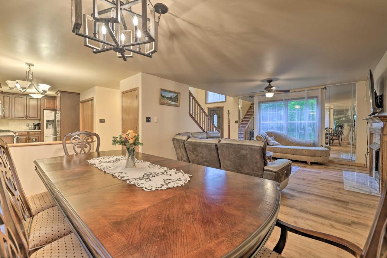 Spacious Tobyhanna Home With Lake Access And Fire Pit! מראה חיצוני תמונה