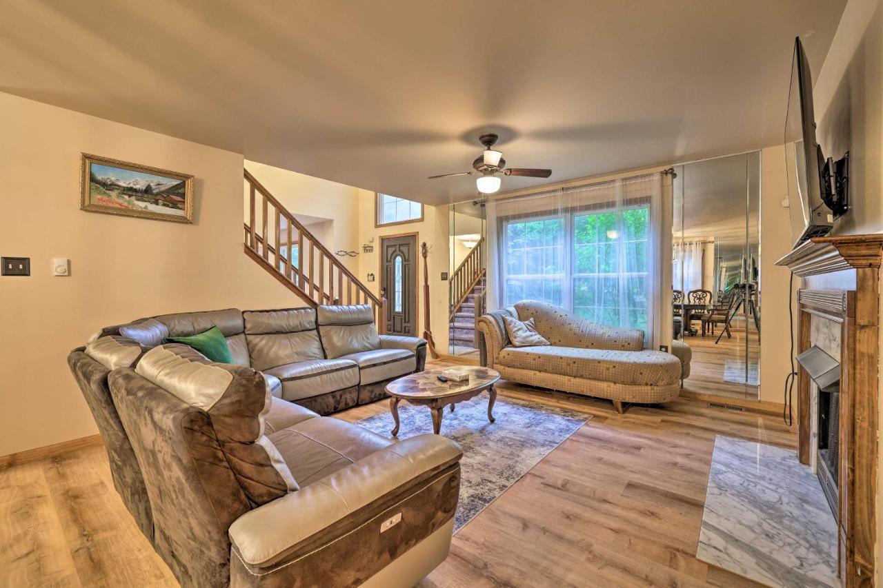 Spacious Tobyhanna Home With Lake Access And Fire Pit! מראה חיצוני תמונה