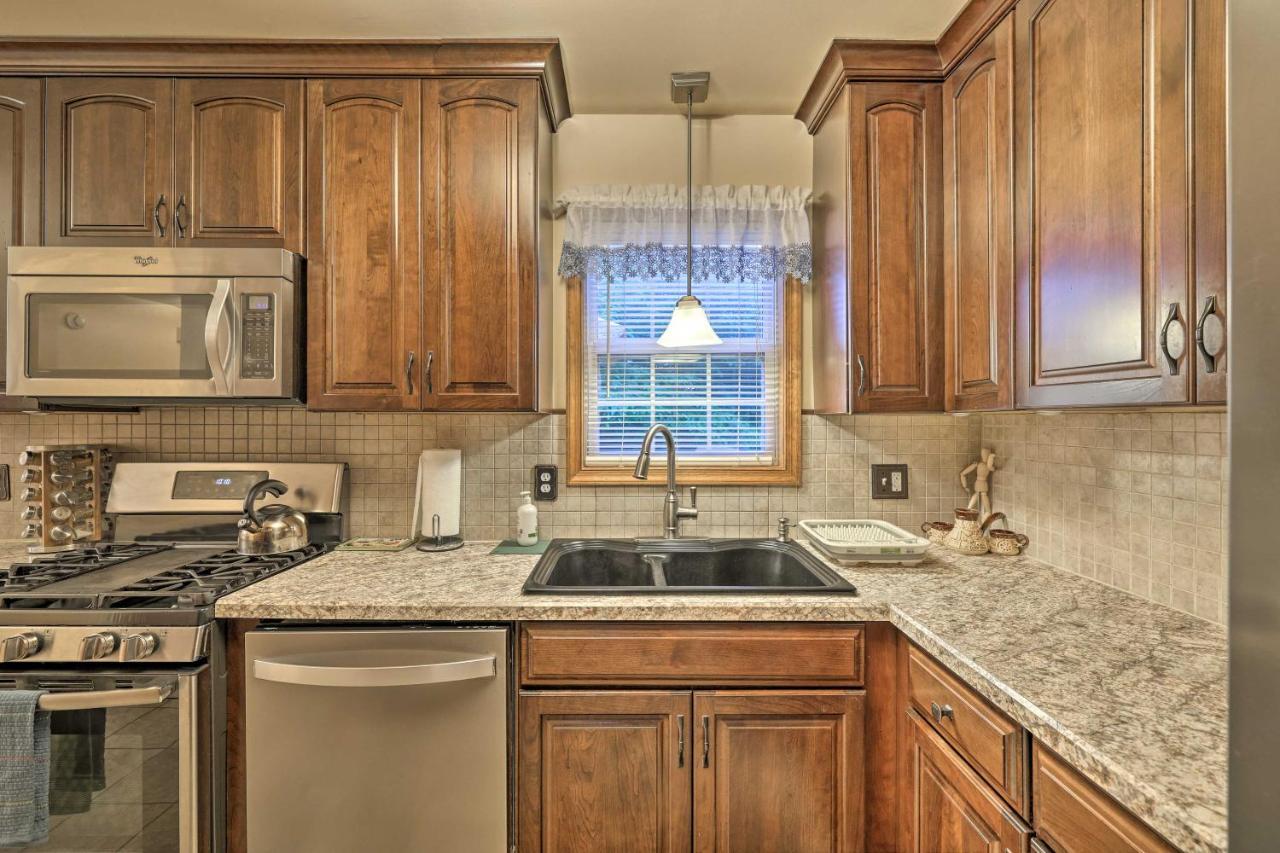 Spacious Tobyhanna Home With Lake Access And Fire Pit! מראה חיצוני תמונה