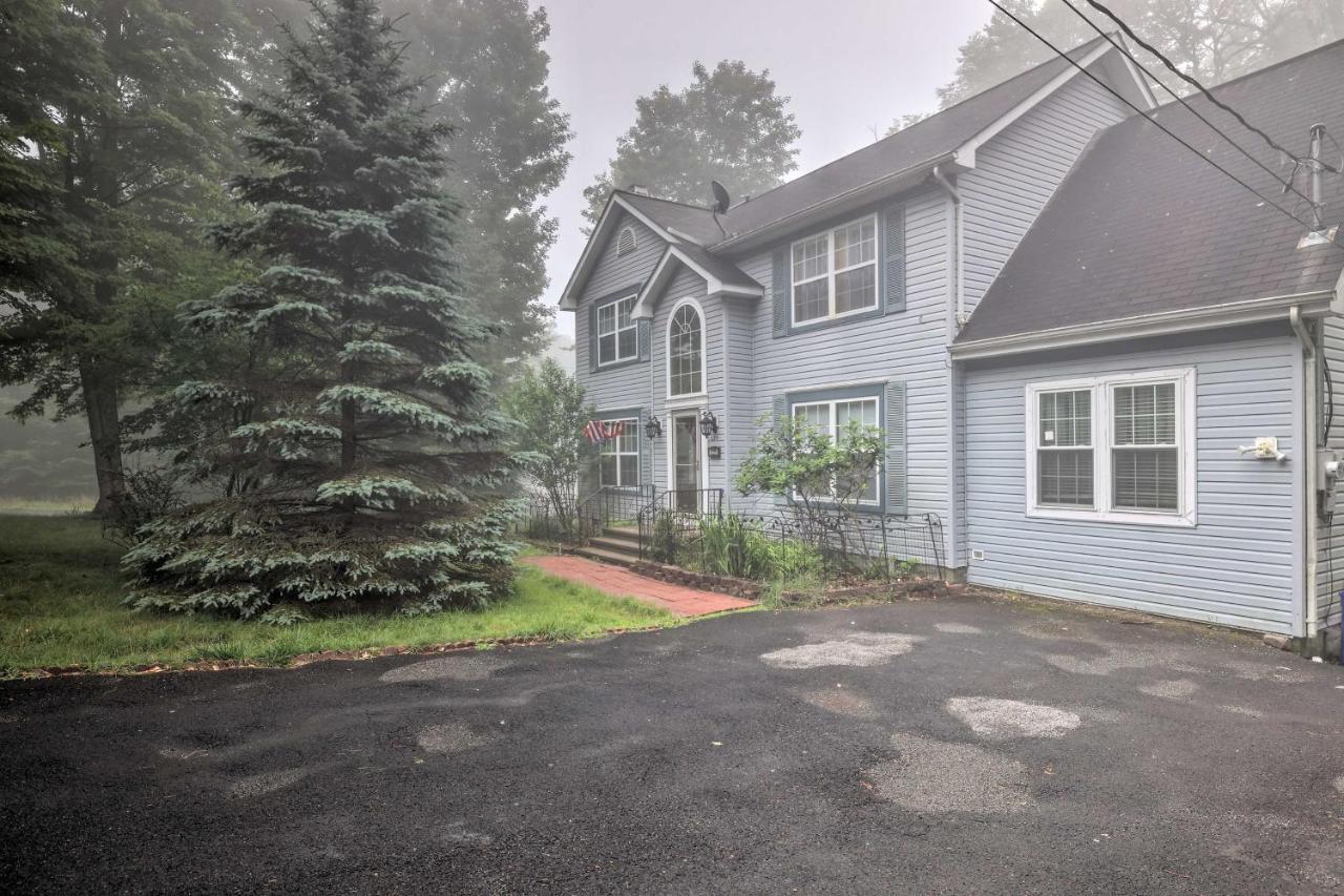 Spacious Tobyhanna Home With Lake Access And Fire Pit! מראה חיצוני תמונה